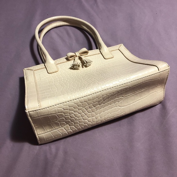 Liz Claiborne Faux Croc Handbag w/ bow detail - Picture 7 of 8